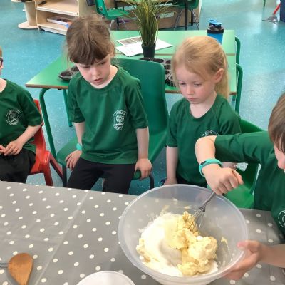 Mother's Day Stay & Play in Oak Class