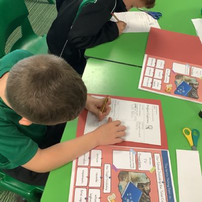 Learning about artefacts in History